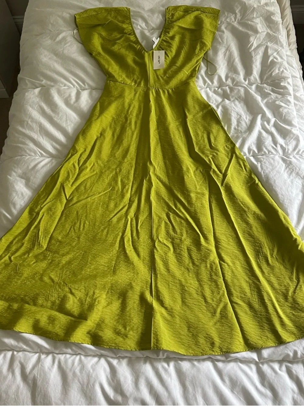 Women’s Flowy V-Neck Maxi Dress in Green - Picture 1 of 4